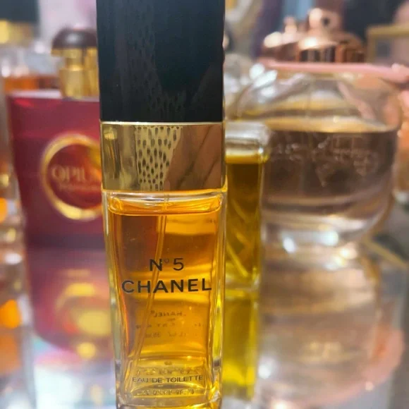 Chanel N°5 Classic Perfume - Picture 3 of 8